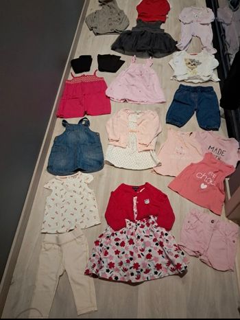 Lot d'ensembles et robes 9mois neuf