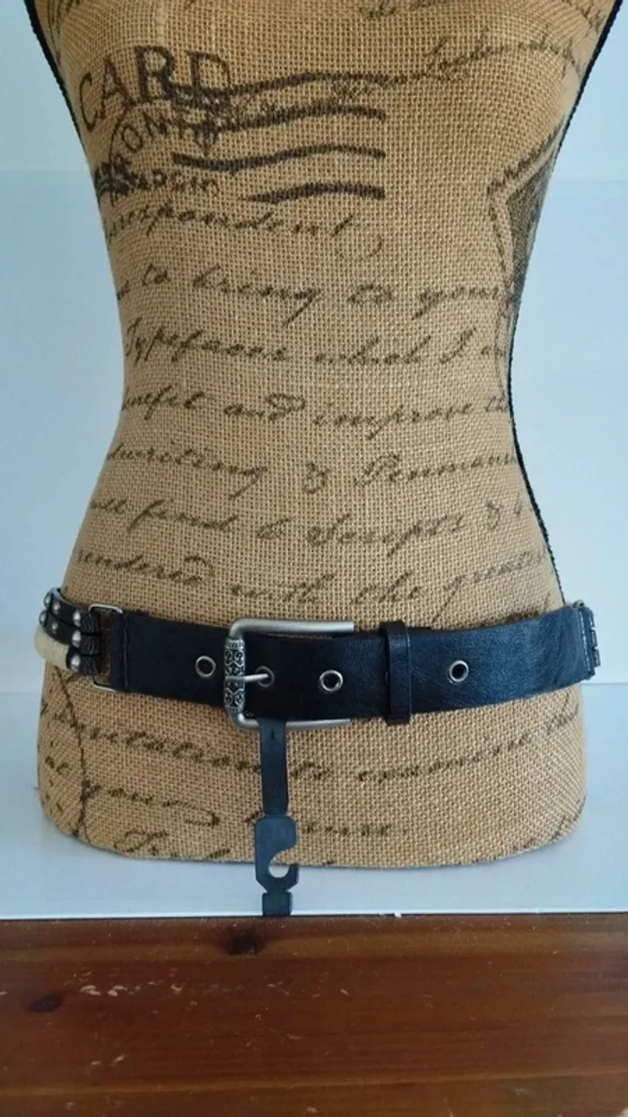 Ceinture noire trois rangs 90 cm avec ficelles