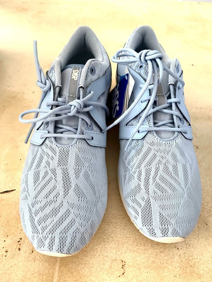 Baskets asics neuves bleu ciel course sport