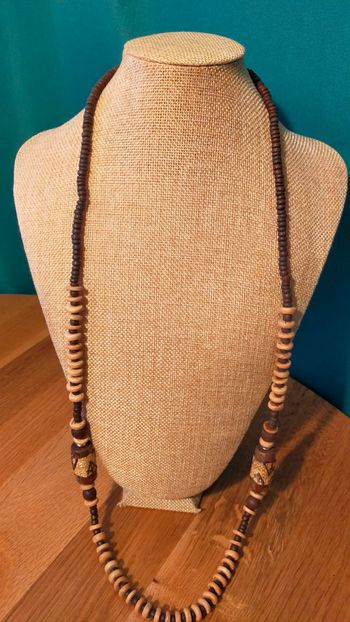Collier vintage artisanal en bois sculpté – Collection Terres d’Ailleurs
