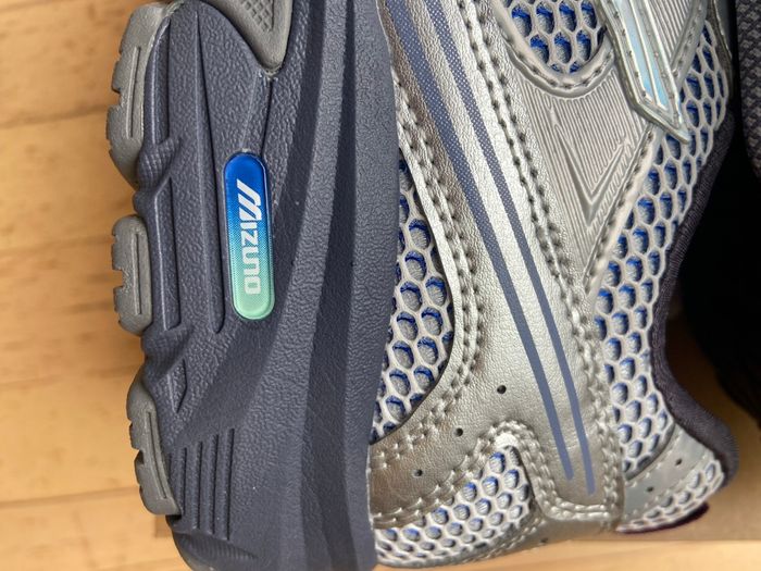 MIZUNO Mxr Gray 42.5 NEUF - photo numéro 3