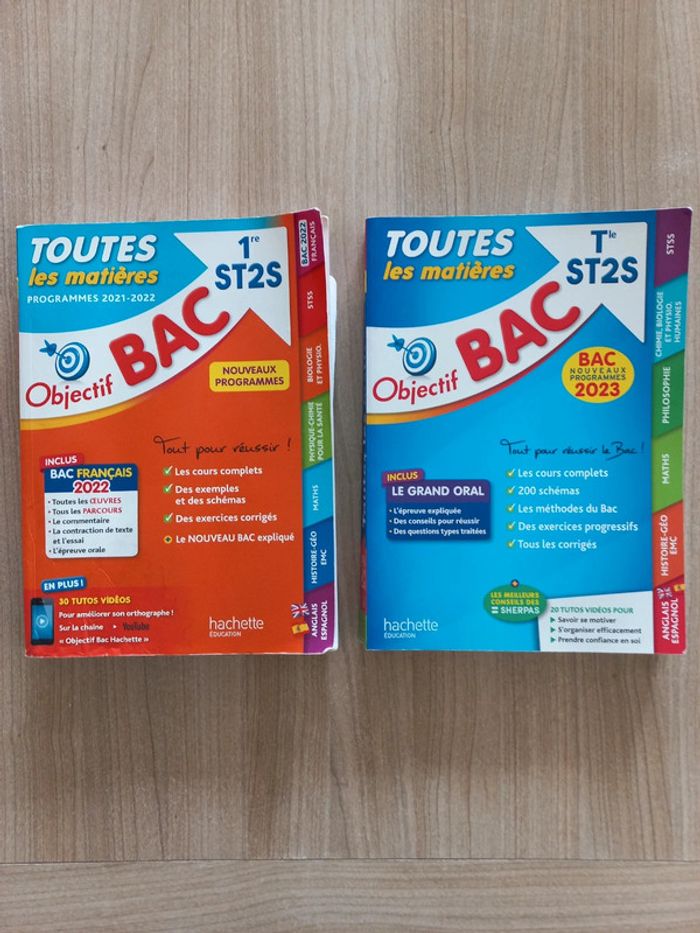 Lot de deux livres Objectif bac ST2S