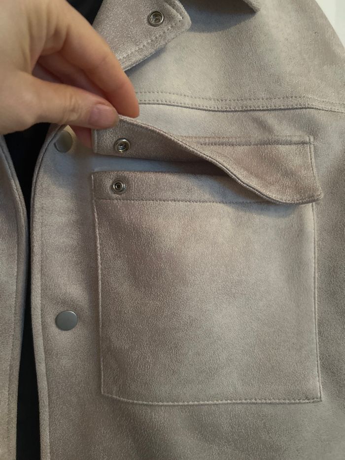 Très belle veste en suédine beige de la marque Bershka - photo numéro 3