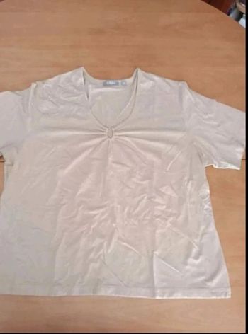 T-shirt TAILLE 46 très bon état