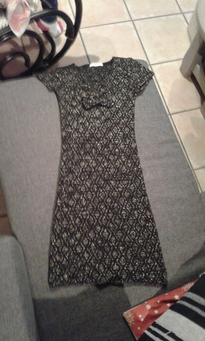 Robe noire et dore S/M