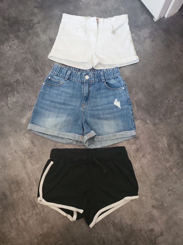Lot 3 shorts fille 10 ans très bon état