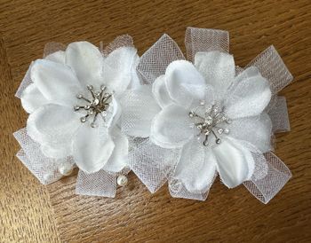 Bijou de tête 2 fleurs pour coiffure de mariée