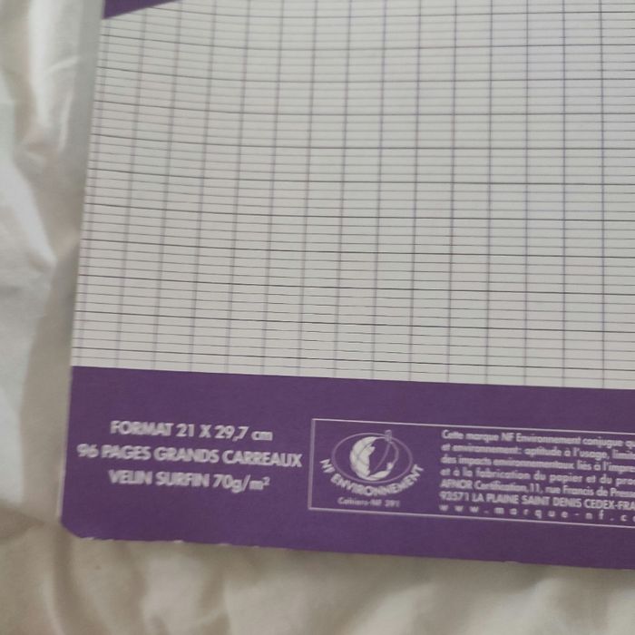 Lot cahier et crayon couleur - photo numéro 2
