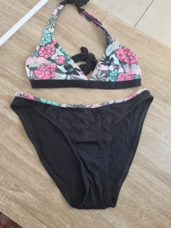 Maillot de bain 2 pièces.