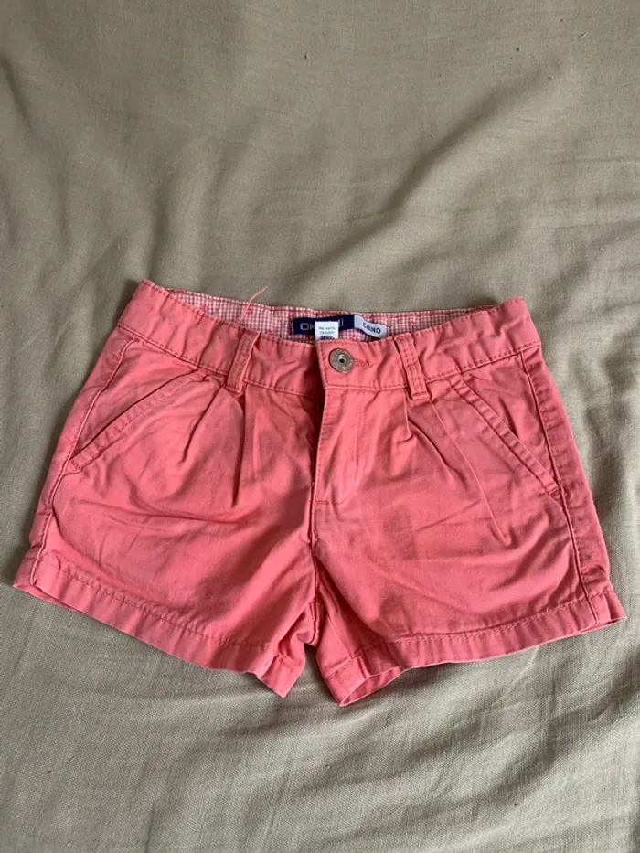 Short fille
