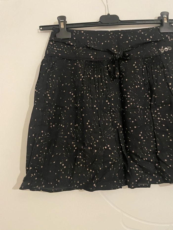 Jupe taille haute fluide évasée noir motifs doré avec ceinture DDP taille XS - photo numéro 2