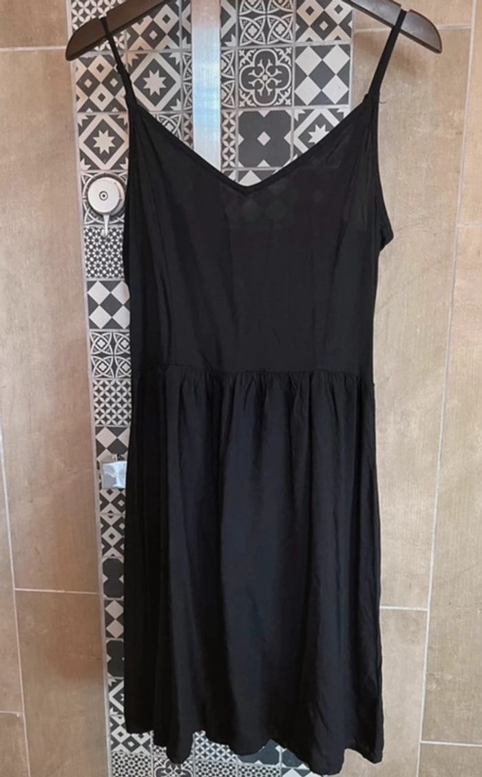 Robe satinée + Robe bretelle noire H&M - photo numéro 6