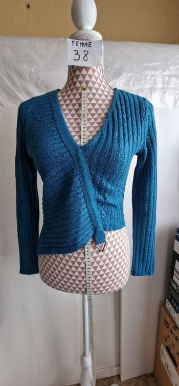 Pull, bleu/vert,crop top,en acrylique, en bon état ( très légèrement bouloché) ,longueur 42cm