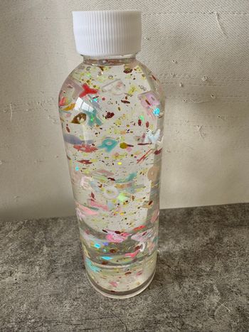 Bouteille sensorielle thème lettre de l’alphabet 