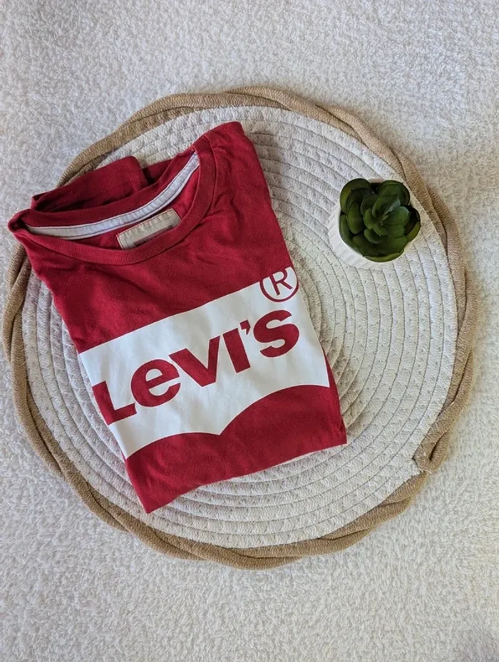 🔴 T-shirt rouge Levi’s – 11 ans