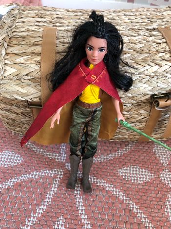 Poupée barbie raya