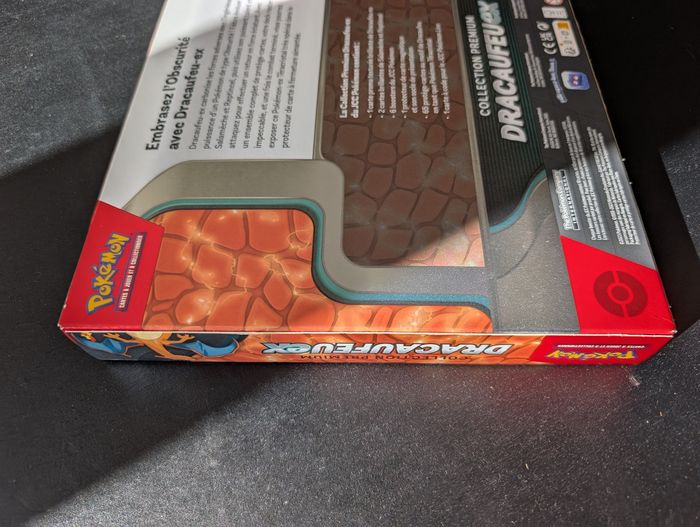 Pokémon coffret collection premium Dracaufeu ex - photo numéro 2