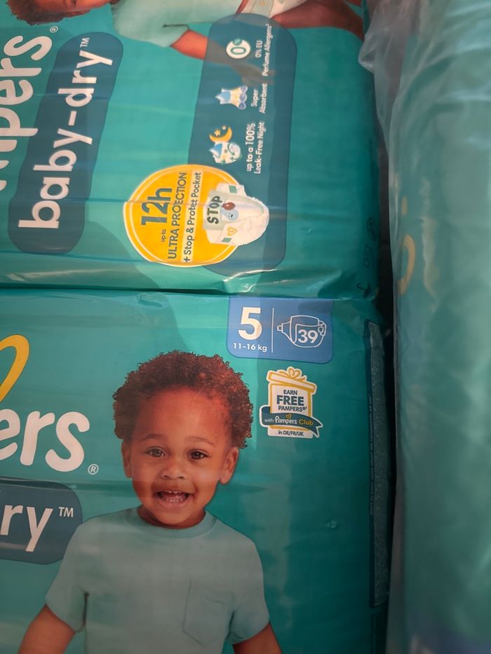 Lots couches Pampers - photo numéro 2