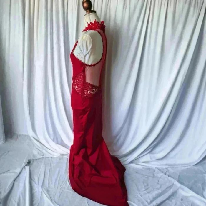 Robe de soiree avec traine rouge🌹 S🌹 - photo numéro 3