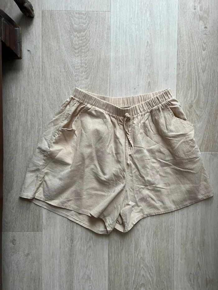 Petit short léger à taille élastique et poche acheté en Thaïlande M - photo numéro 2