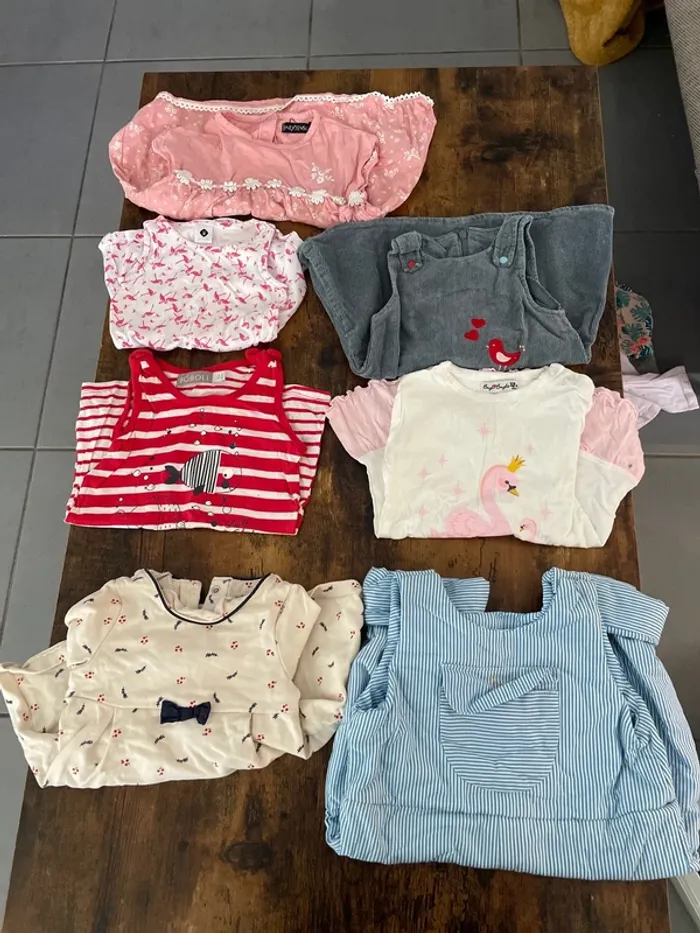 Lot de 7 robes / combinaison bébé fille 12 mois