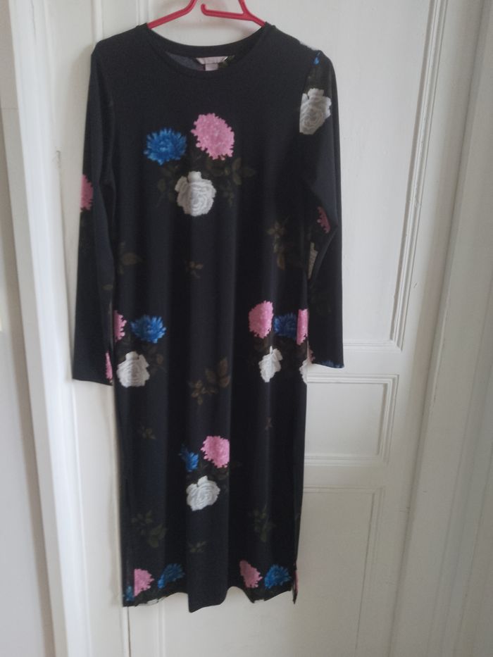 Robe longue noire à fleurs H&M