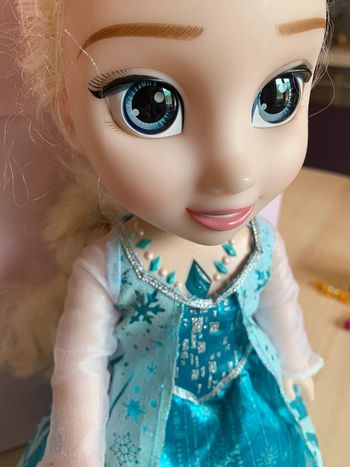 Poupée Elsa , son micro et veilleuse Olaf