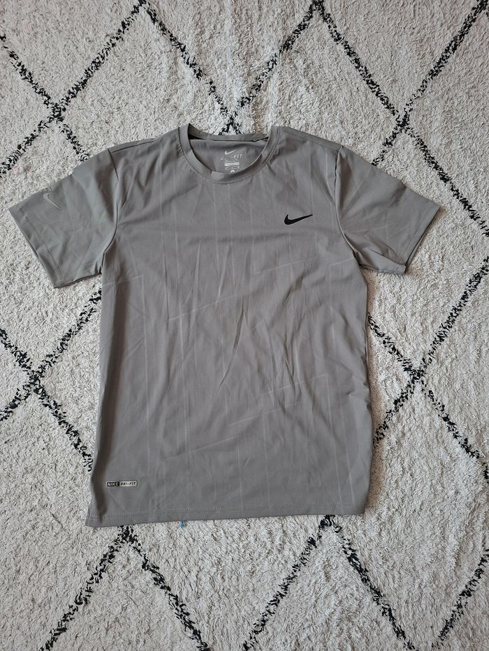 Ensemble Nike Running Homme Taille M - Veste, T-shirt & Short gris - photo numéro 3