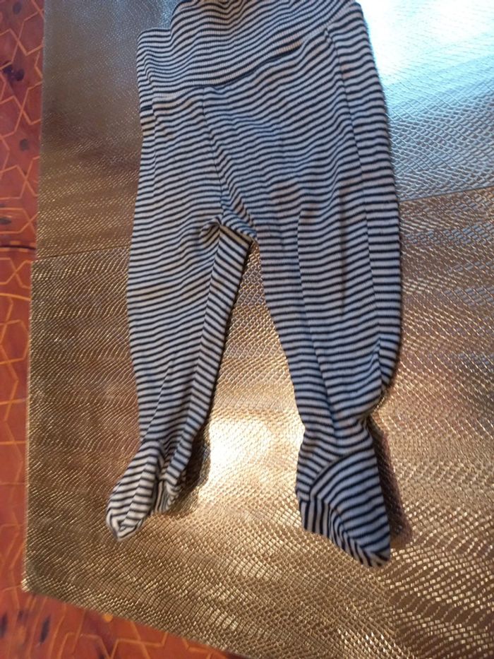 Très joli bas a pieds marin mixte 9 mois - photo numéro 2