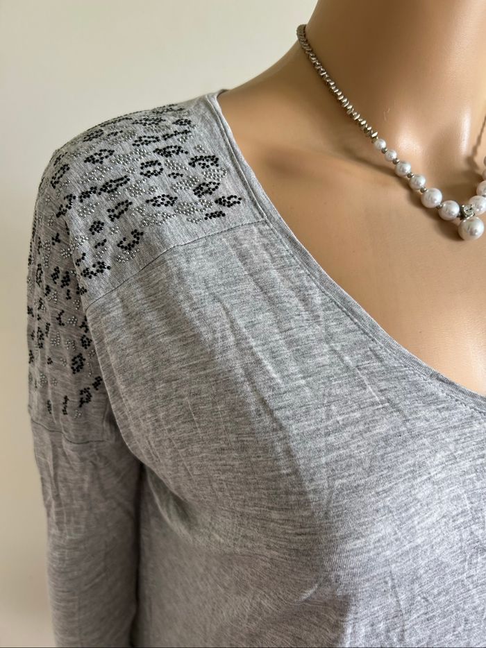 Haut gris avec strass IKKS taille 36 TBE - photo numéro 4