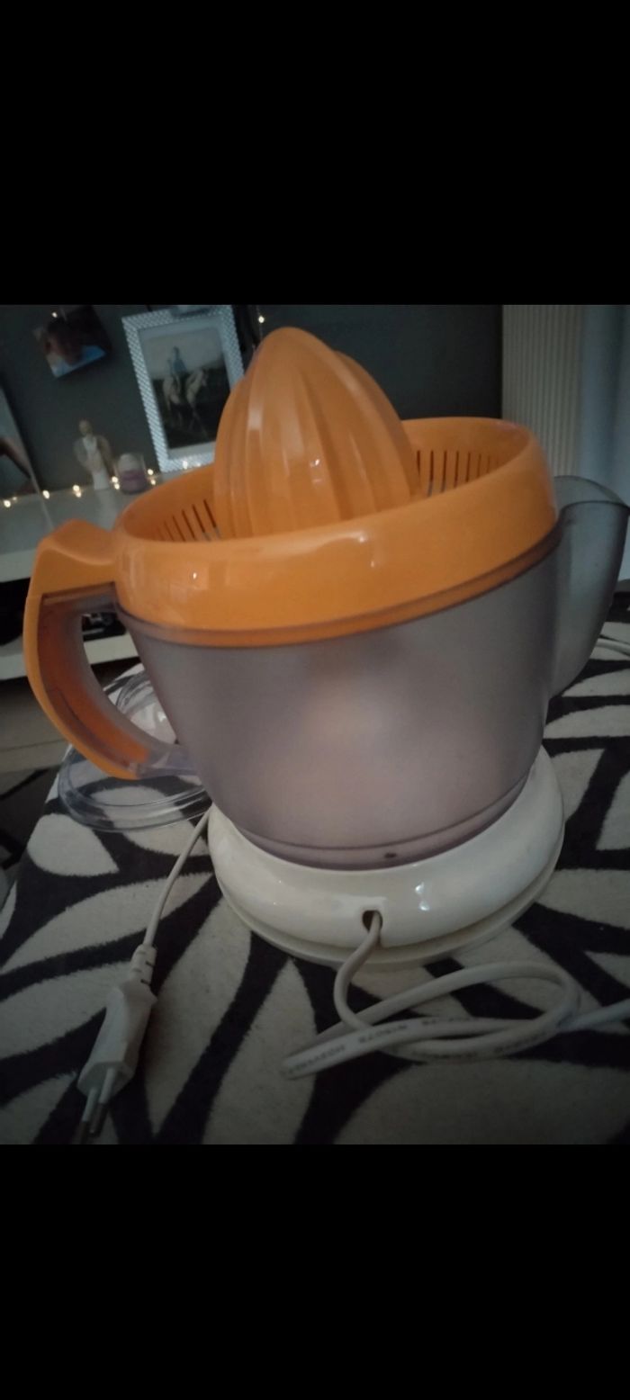 Presse agrumes en très bon état - photo numéro 7