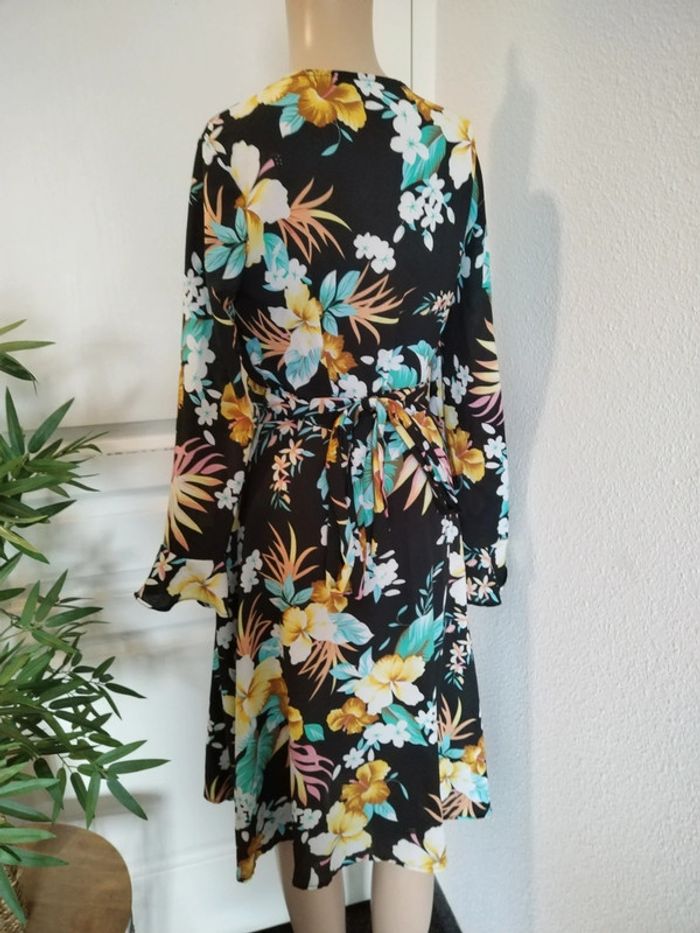 Robe porte feuille fleurie taille S - photo numéro 3