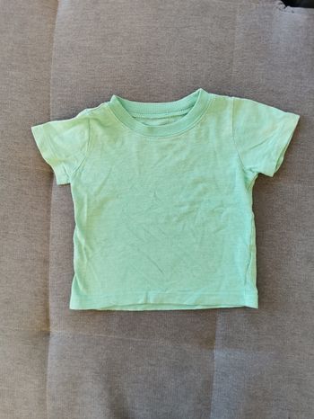 T-shirt vert bébé taille 9 mois