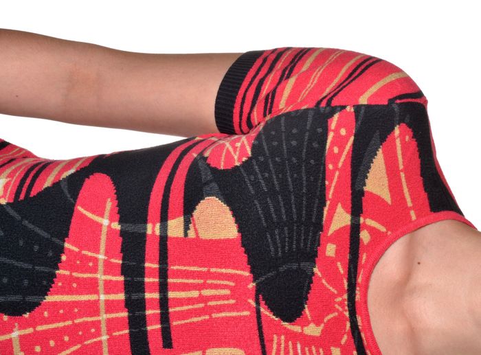 pull fin manches courtes ajusté rouge et noir à motifs taille S col rond - photo numéro 4