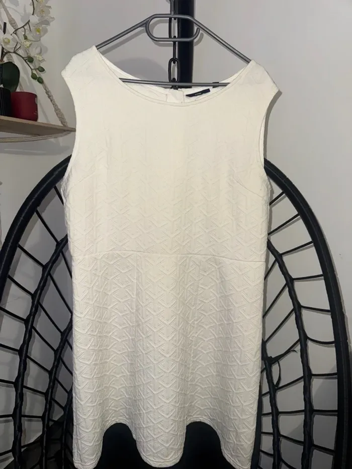 Robe blanche sans manches femme – Grande taille XXL, élégance et confort