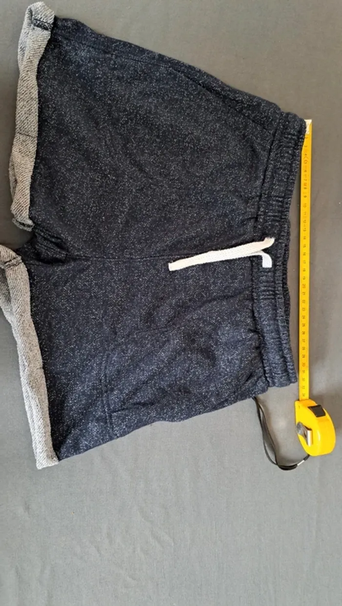 Short Tissaia, taille 34/36 - photo numéro 4