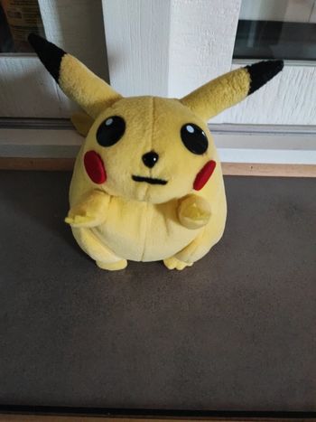 Peluche Pikachu pokémon 18 CM de haut