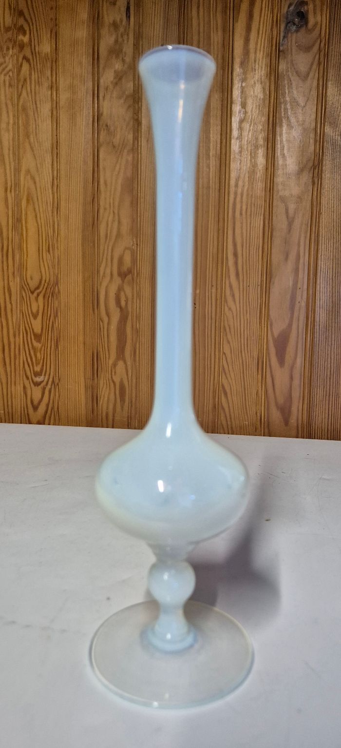 Vase soliflore en verre opalin blanc  26 cm opaline blanche - photo numéro 2