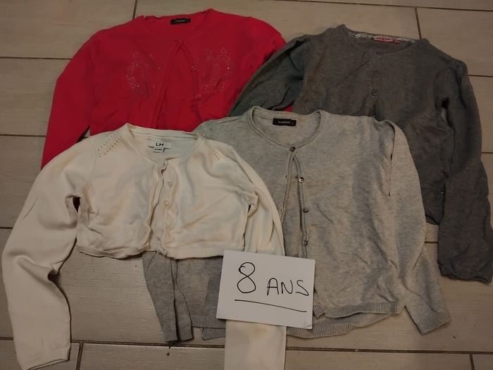 Lot de 4 gilets fille taille 8 ans