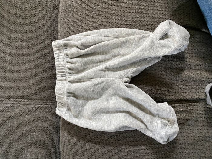 Lot pantalon 1 mois - photo numéro 4