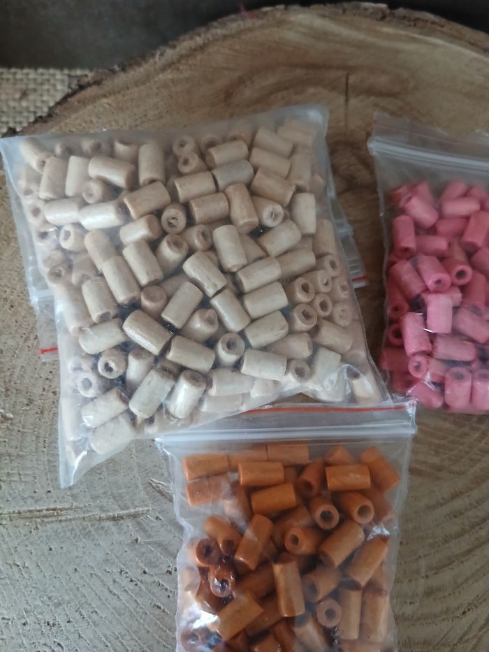 Lot de 30gramme de perles en bois tubes orange rose beige - photo numéro 3