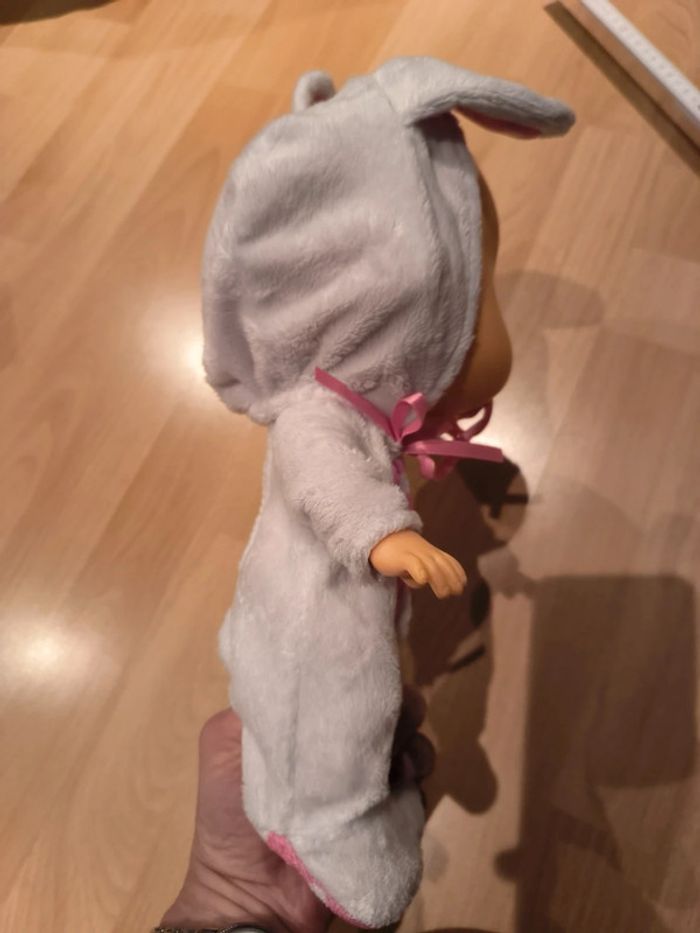 Bébé avec sa tutute et pyjama blanc - gris - photo numéro 3