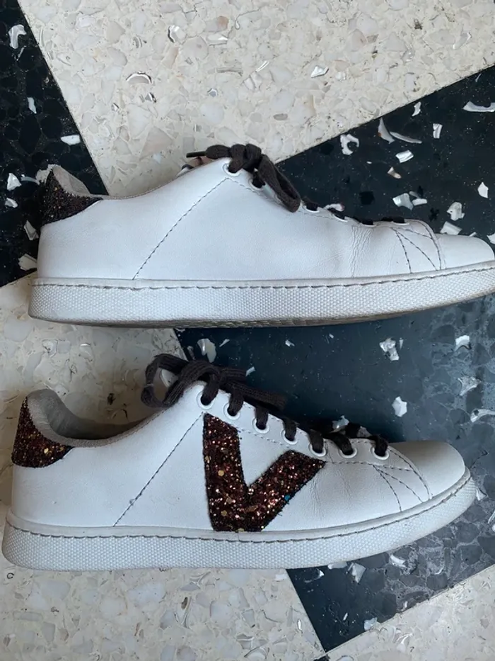 Baskets Victoria blanches – Détails pailletés – Taille 39 EU - photo numéro 3