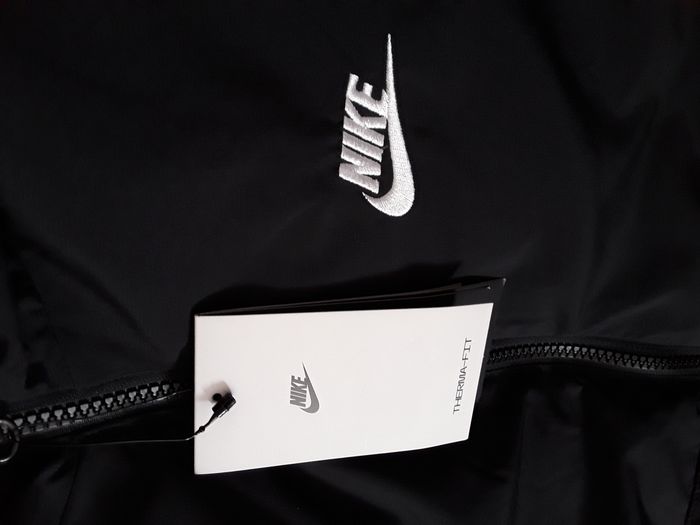 VESTE NIKE NEUF TAILLE L - photo numéro 2