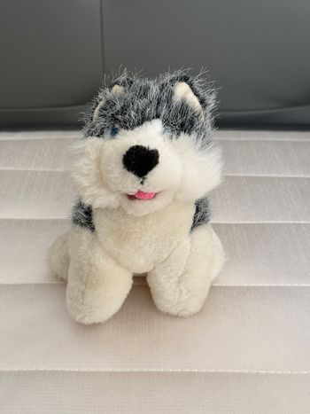 Petite peluche loup gris et blanc