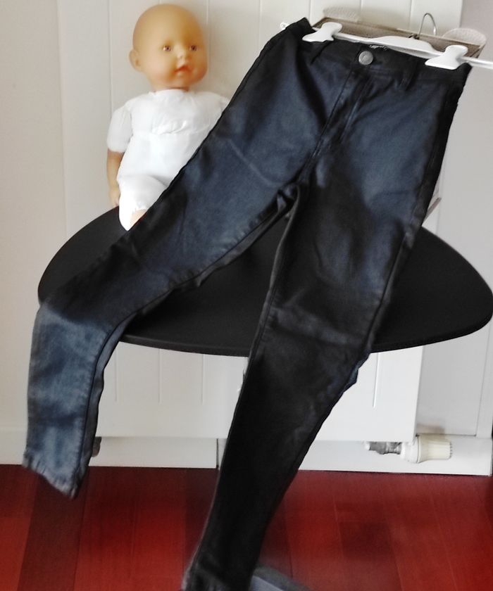 Pantalon skinny fille 9 ans – effet satiné