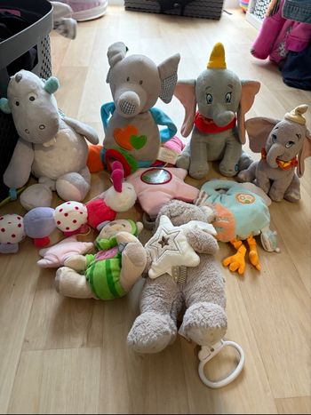 Lot peluches enfant/ bébé 