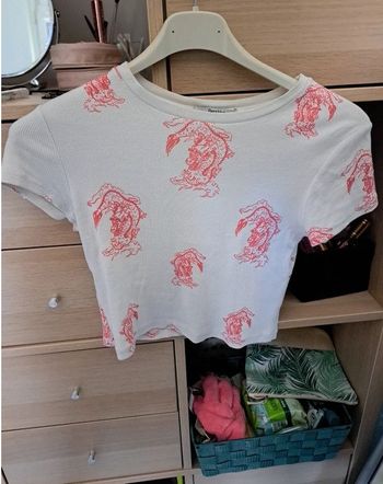 T-shirt bershka dragon taille S
