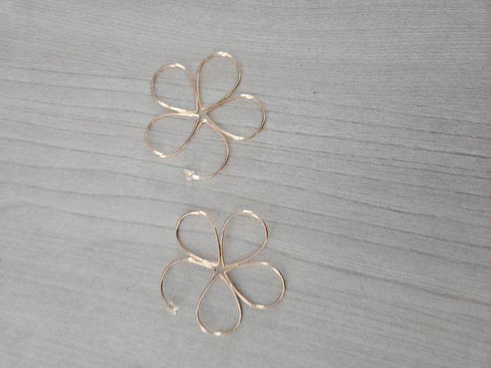 Boucle d'oreille fleur doré