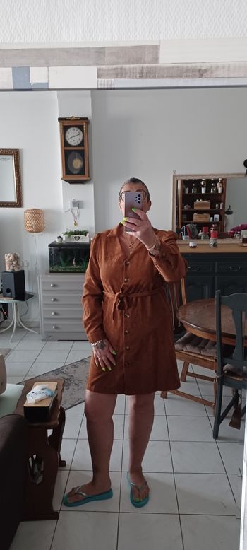 Très jolie robe courte en velours femme T XL